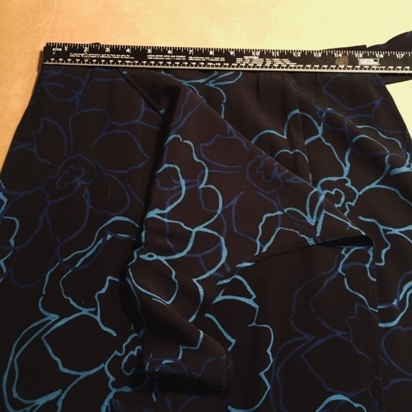 NEW YORK & COMPANY Skirt, Sarong Wrap Style, MIDI, BLACK/BLUE, NWOT, Size 10 - Picture 3 of 6